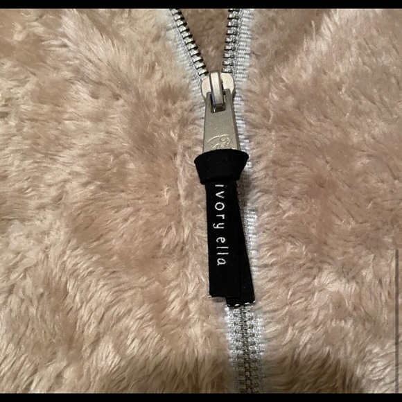 NWOT Ivory Ella Fuzzy Zip-up Jacket - Picture 4 of 6